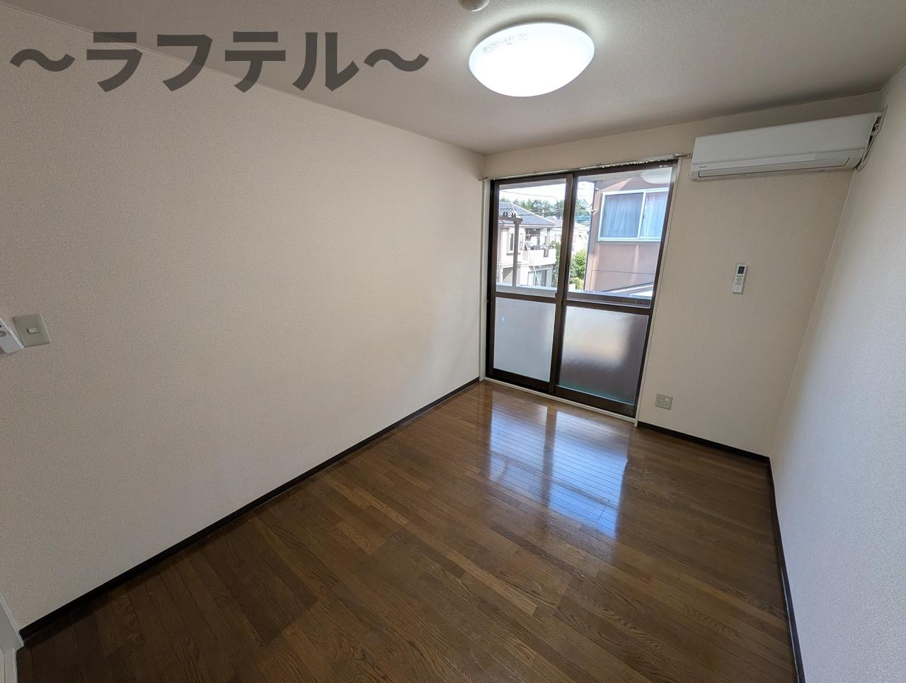 所沢市東狭山ケ丘２丁目のアパートの洋室