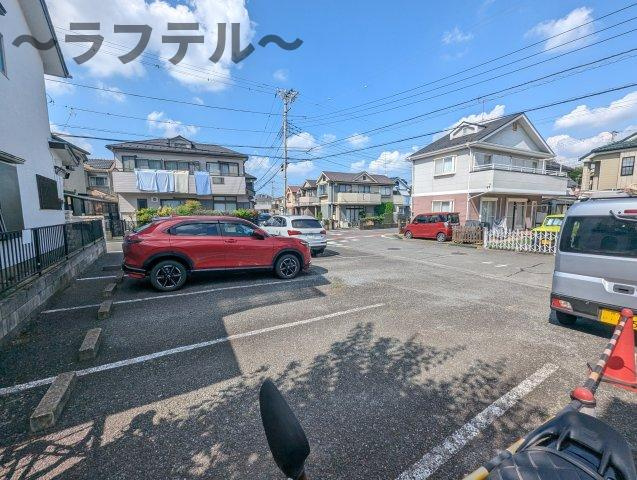 所沢市東狭山ケ丘２丁目のアパートの駐車場