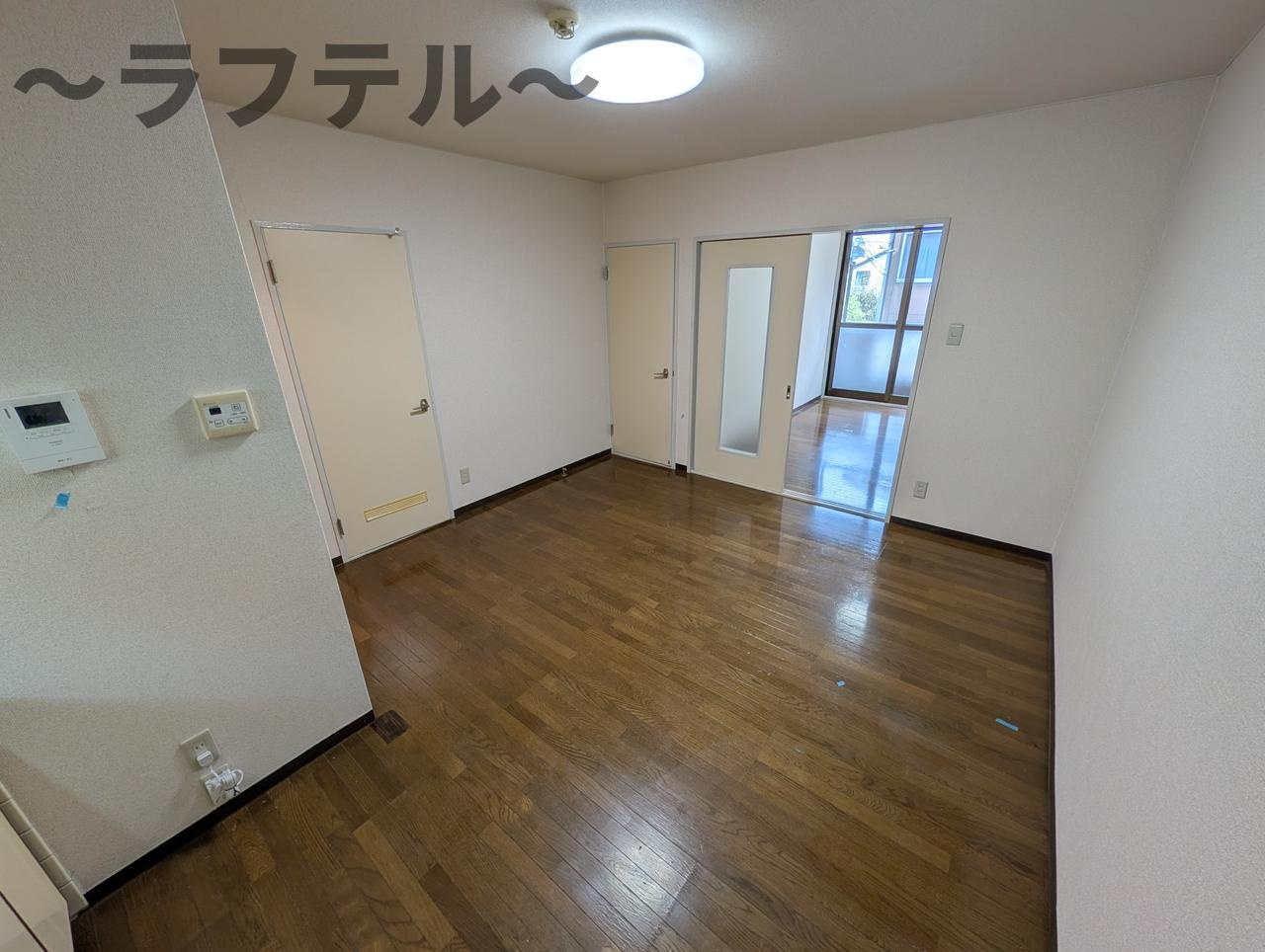 所沢市東狭山ケ丘２丁目のアパートの居間・リビング