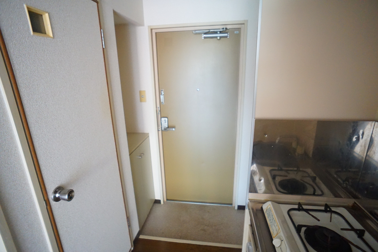 ジュネス新大宮の玄関
