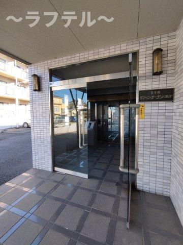 グリーンガーランド所沢2号館のエントランス