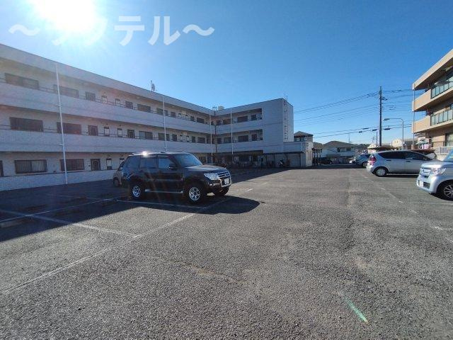 グリーンガーランド所沢2号館の駐車場