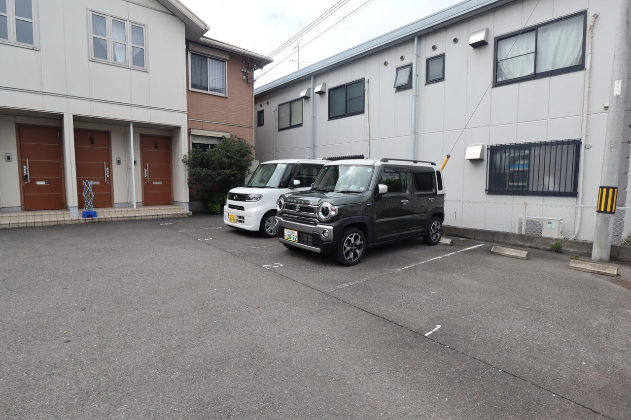 フィオーレの駐車場