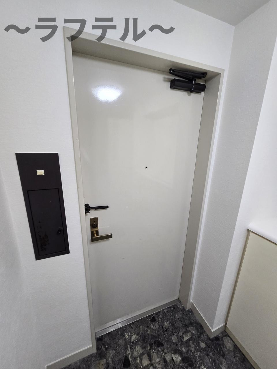 ヴィルセゾン小手指A棟の玄関