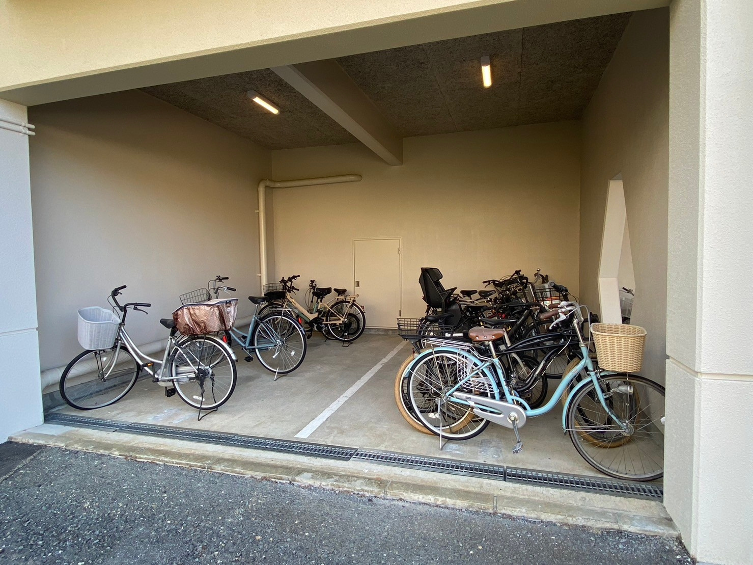 ルノアス富雄の駐車場