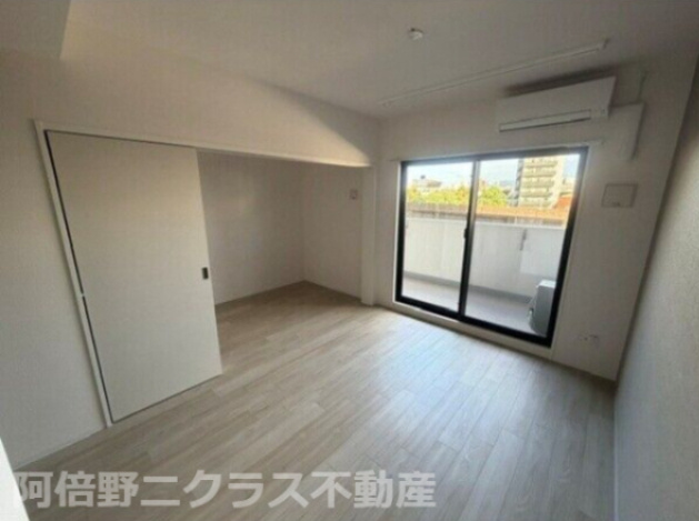 シャテーニュ上本町の居間・リビング