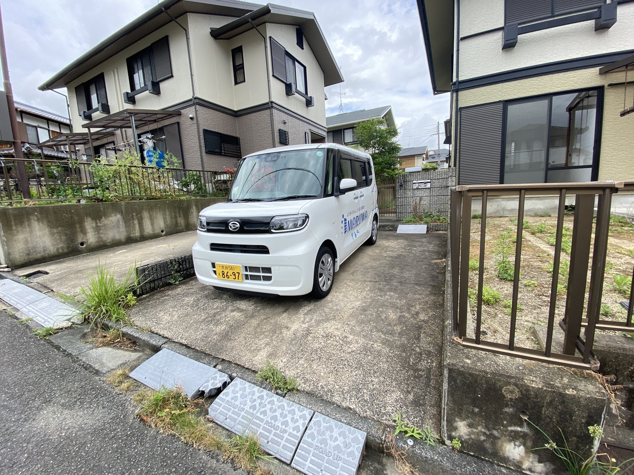 コンフォート朱雀Ⅵの駐車場|駐車場もあります