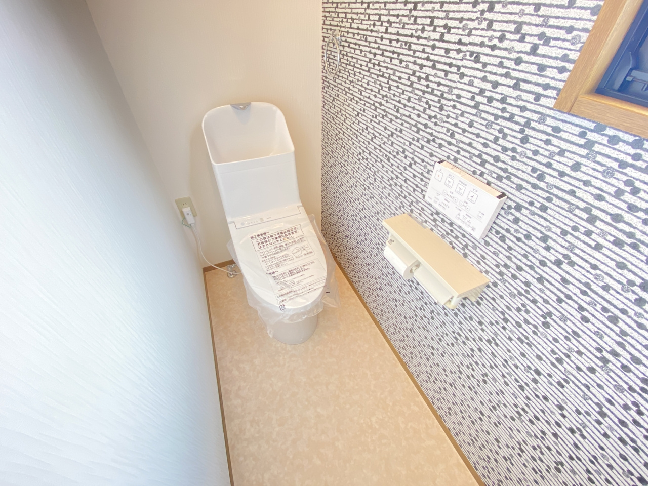 コンフォート朱雀Ⅵのトイレ|落ち着いた色調のトイレです