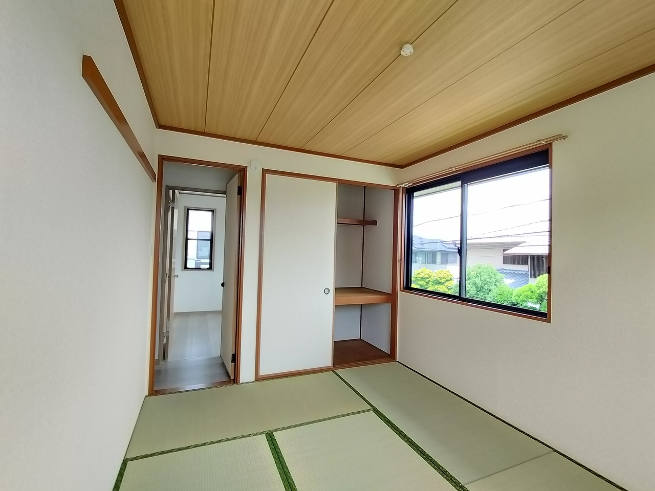 コンフォート朱雀Ⅵの和室|和室ならではの温かな和の空間で寛ぎの時間を過ごせます