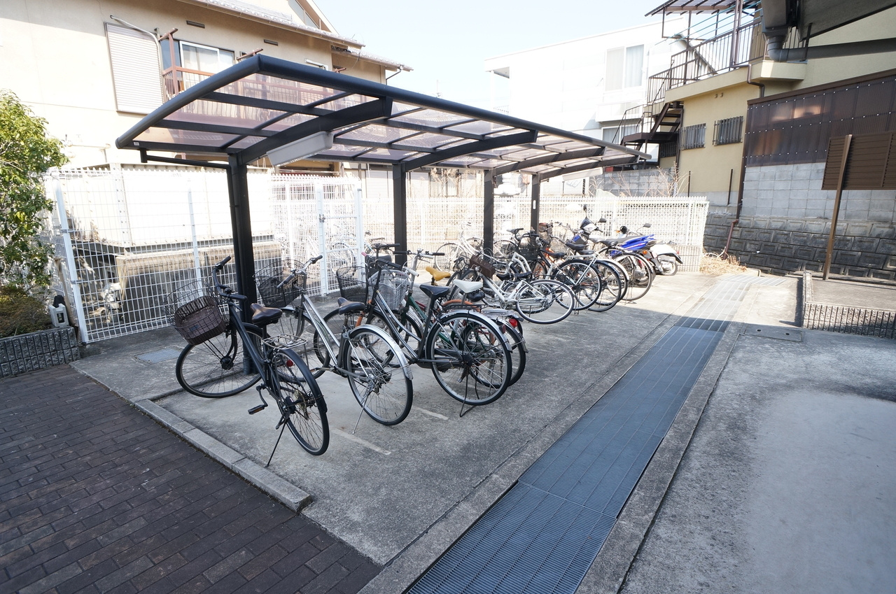 グレイスフローラ富雄の駐車場