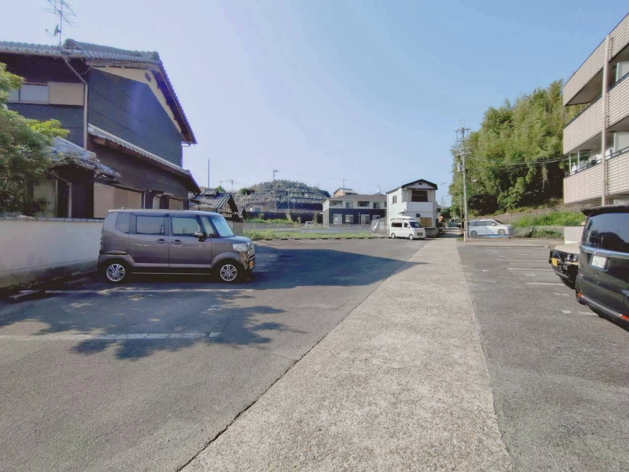 ディアコート王寺の駐車場