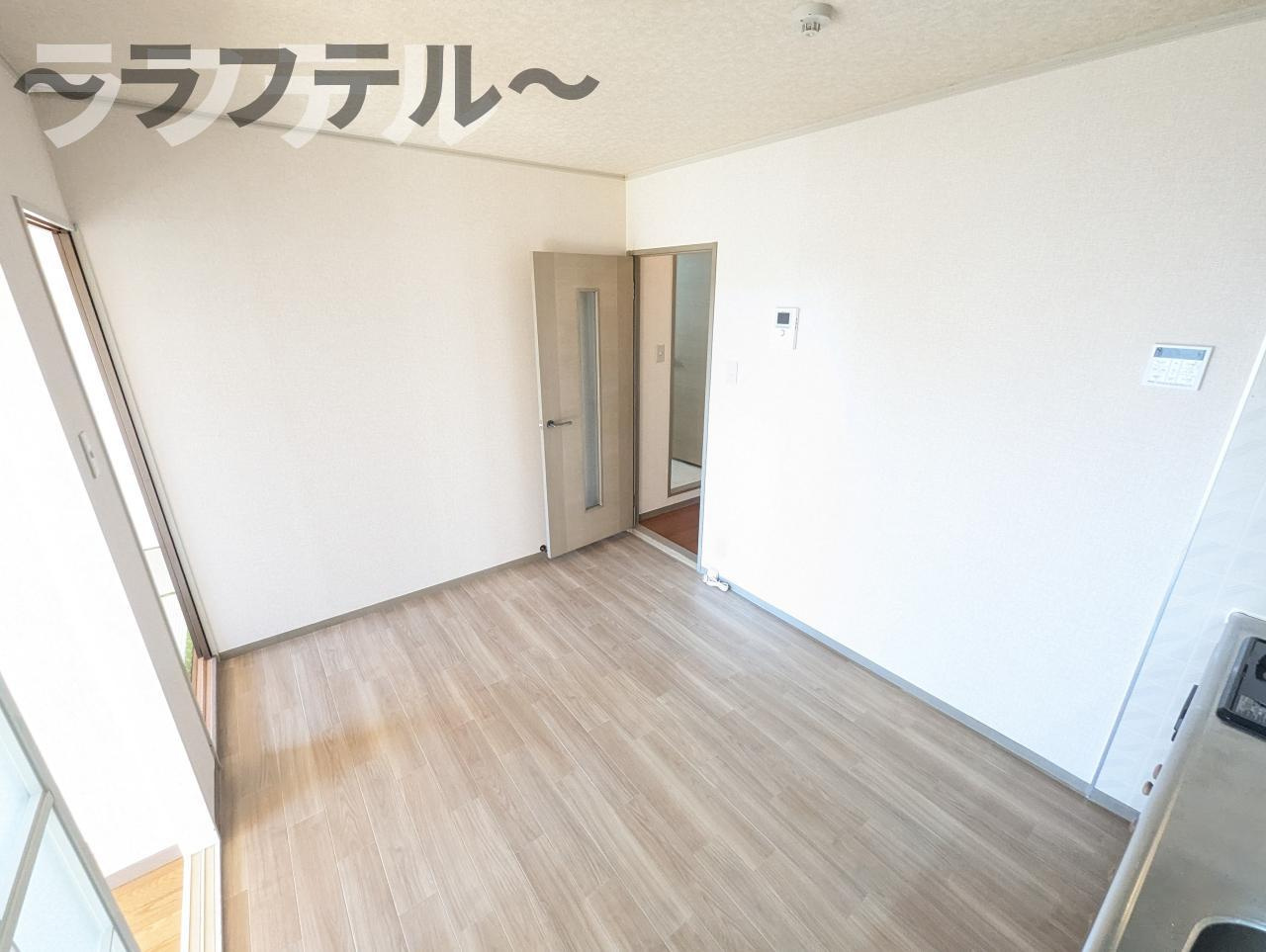 プレヤーデンの洋室|別部屋イメージ写真(反転イメージ)