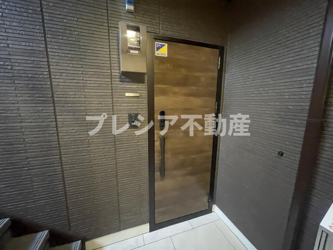D-ROOM甲子園口の玄関
