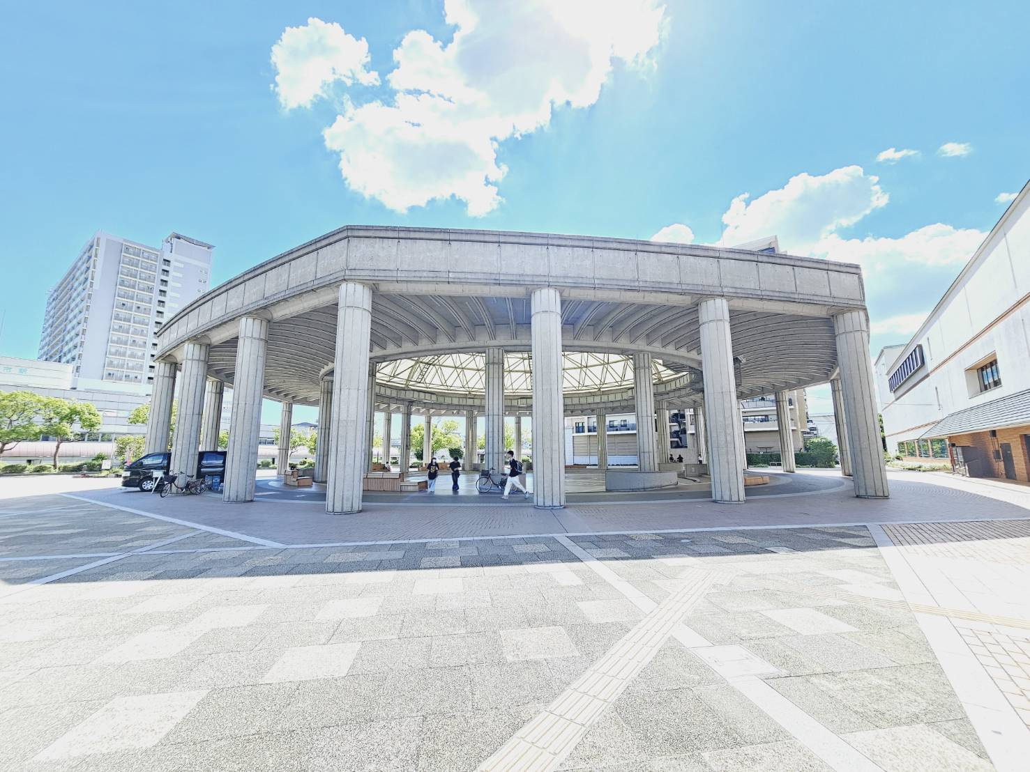研究学園5団地　523号棟の周辺