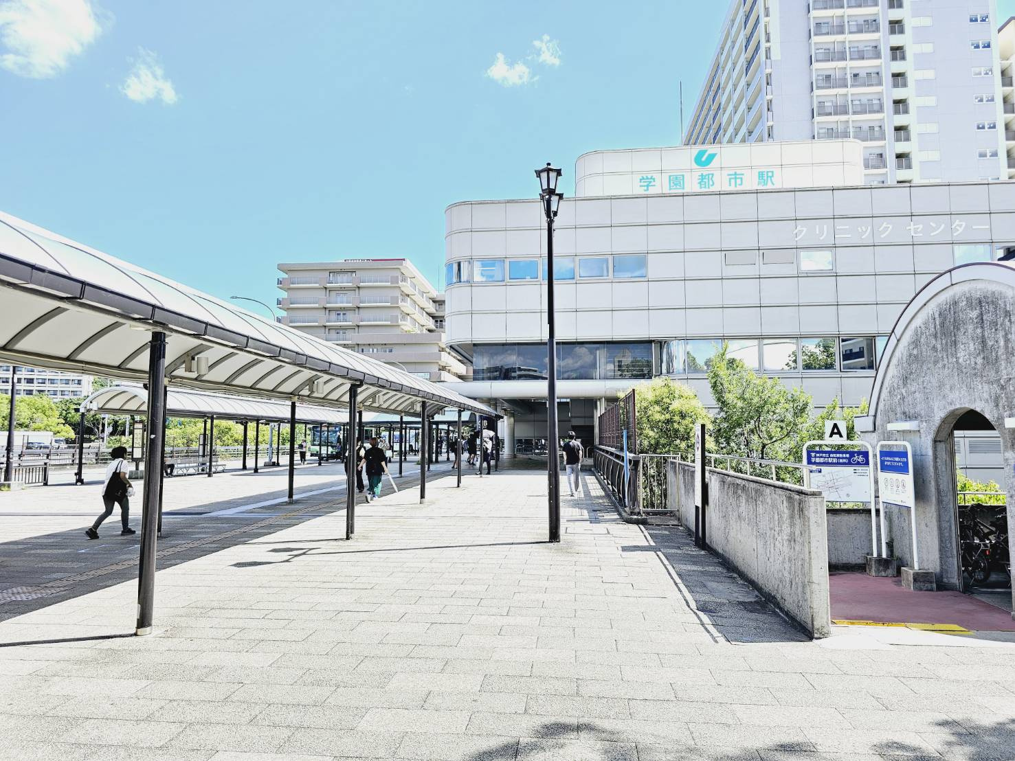 研究学園5団地　523号棟の周辺