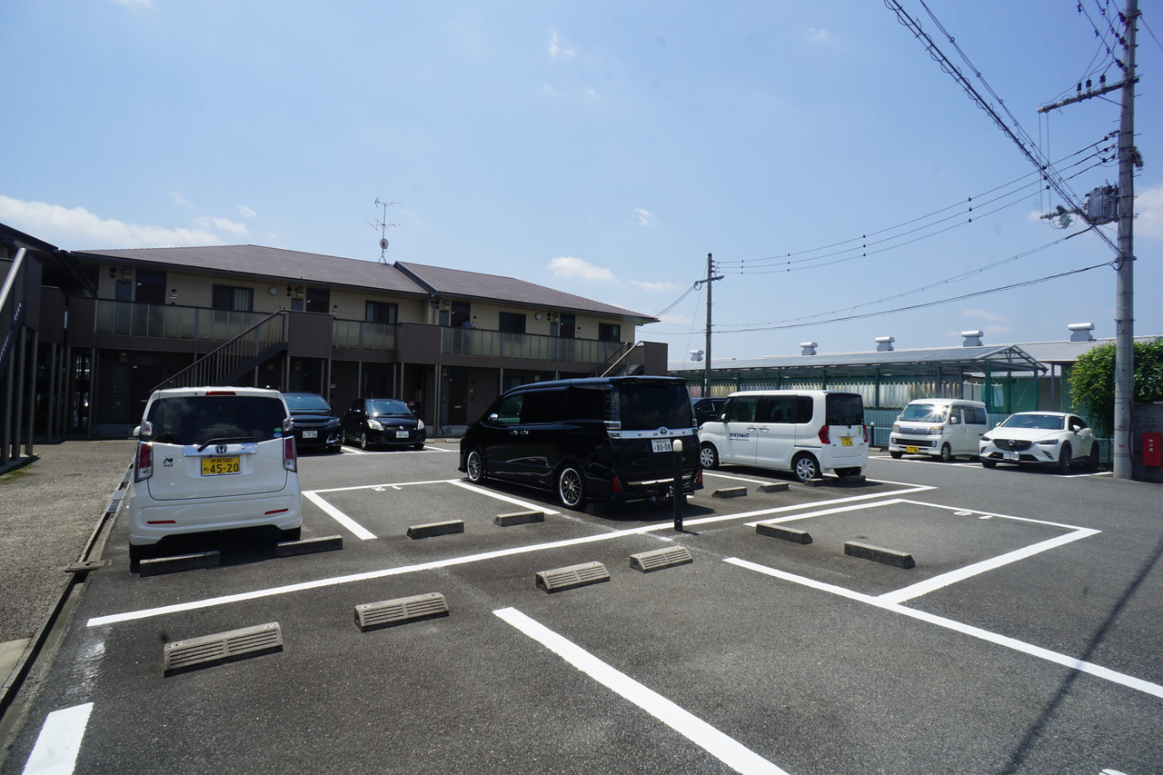 サンクコール朝和Aの駐車場