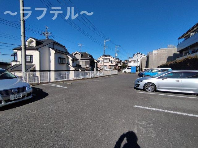 グリーンガーランド所沢1号館の駐車場
