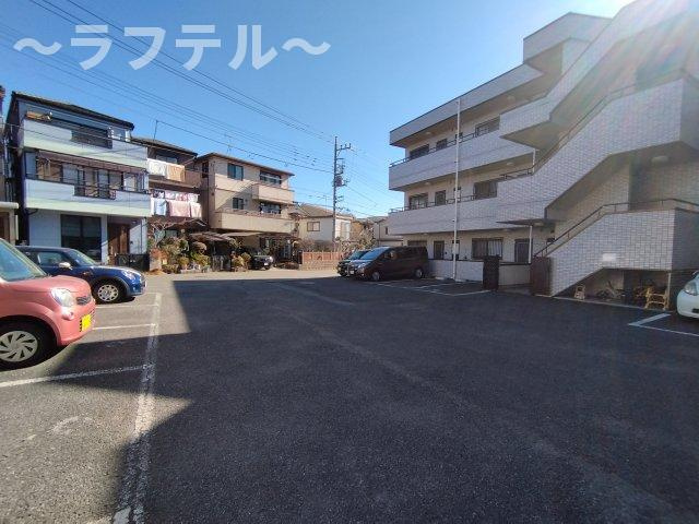 グリーンガーランド所沢1号館の駐車場