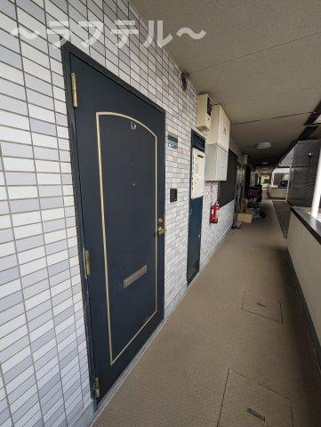 グリーンガーランド所沢1号館の玄関