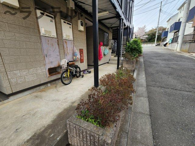 カロンステラのエントランス|別部屋イメージ写真