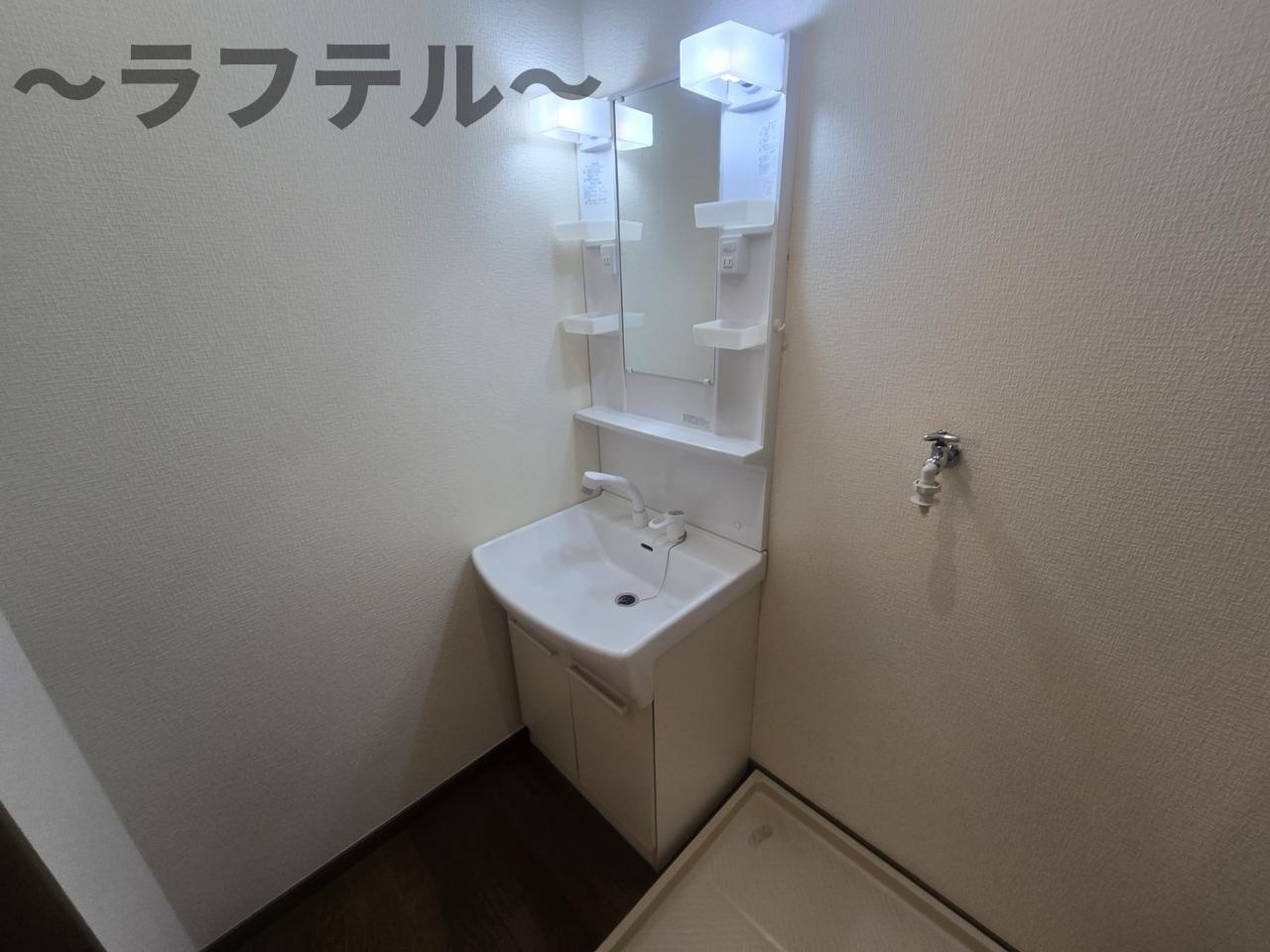 カロンステラの独立洗面台|別部屋イメージ写真