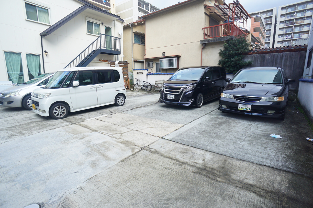 アメニティ新大宮の駐車場
