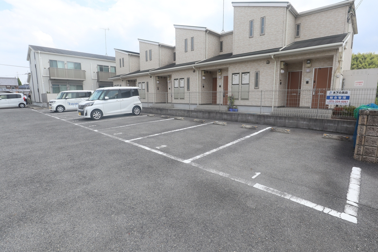 アスピリアの駐車場