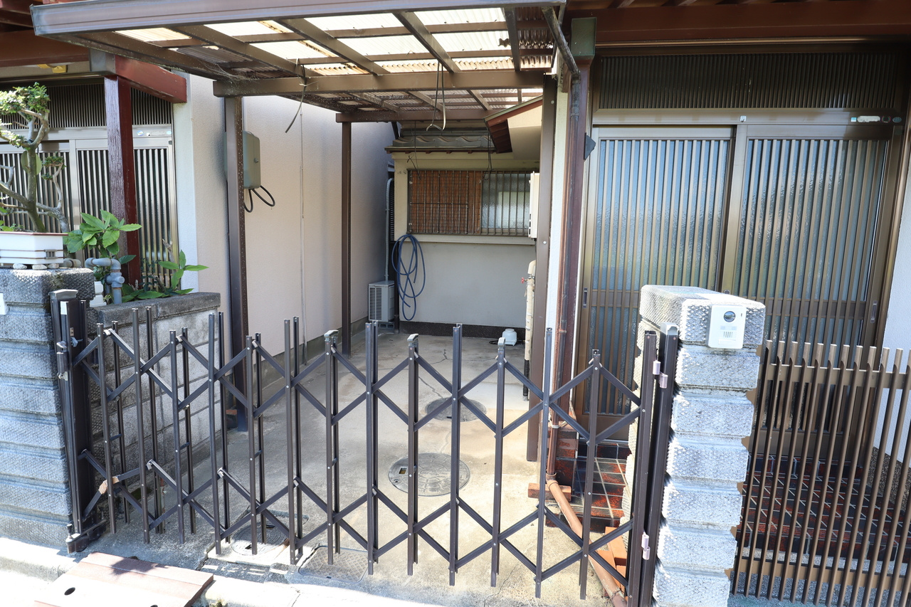 橿原市葛本町の一戸建ての駐車場