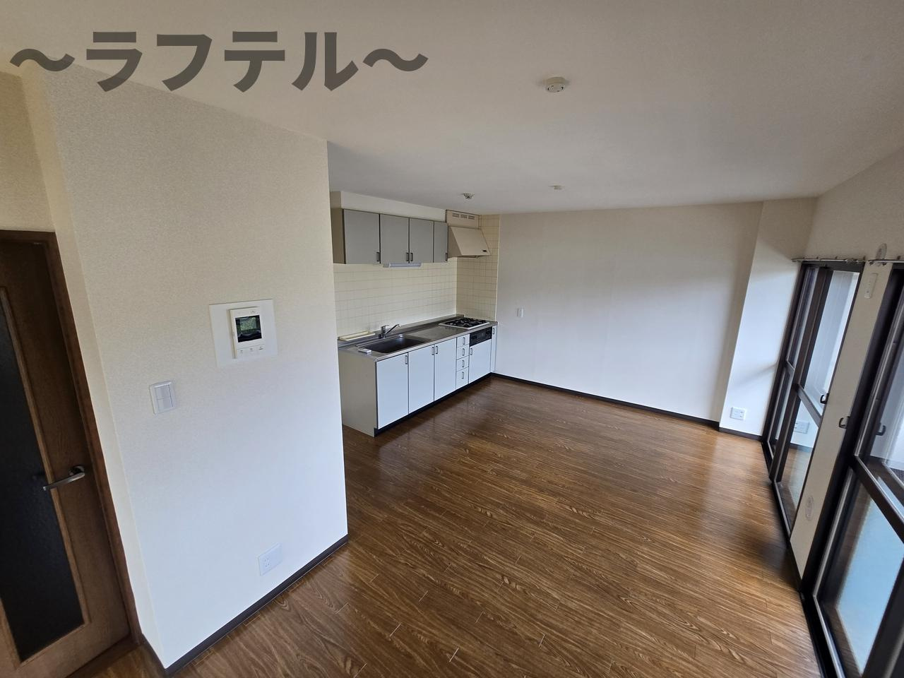 ティエスビルの居間・リビング|別部屋イメージ写真