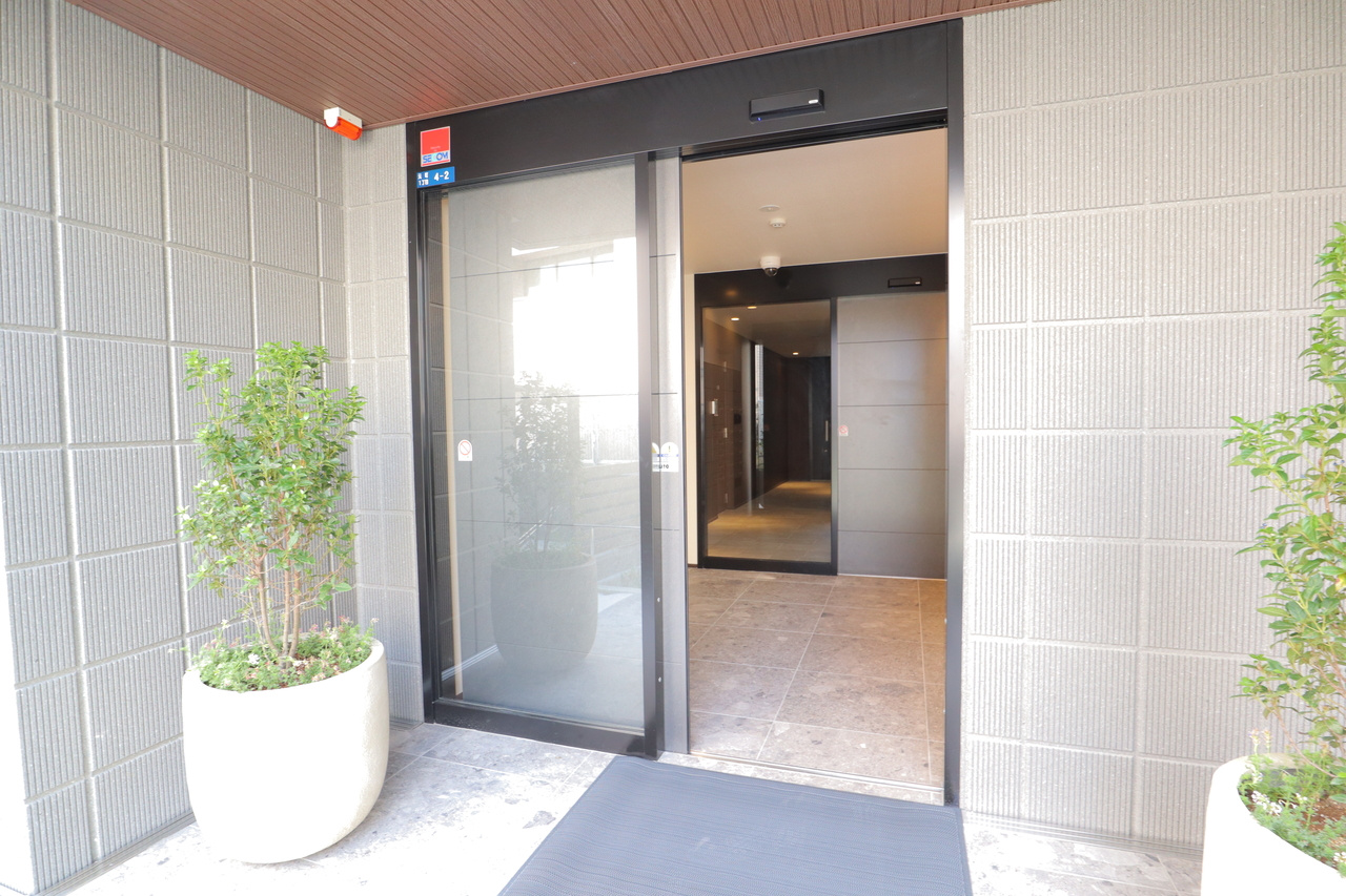 モンパルク生駒元町のエントランス