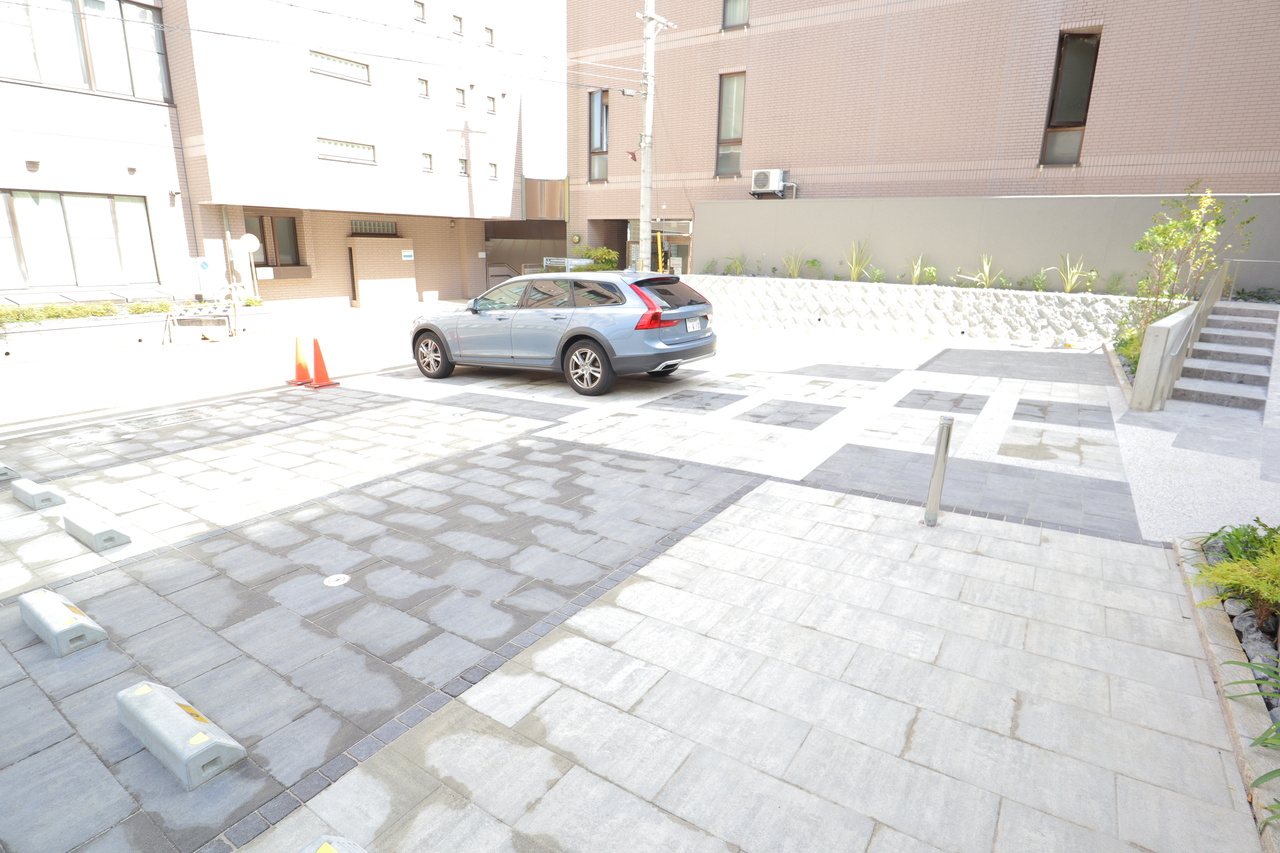 モンパルク生駒元町の駐車場