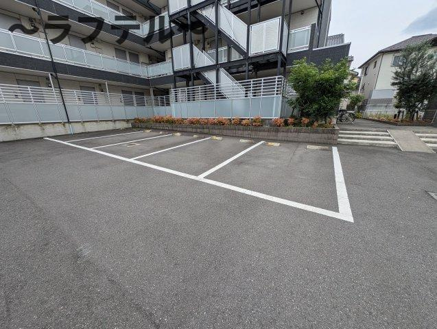 リブリ・grazioso 狭山の駐車場