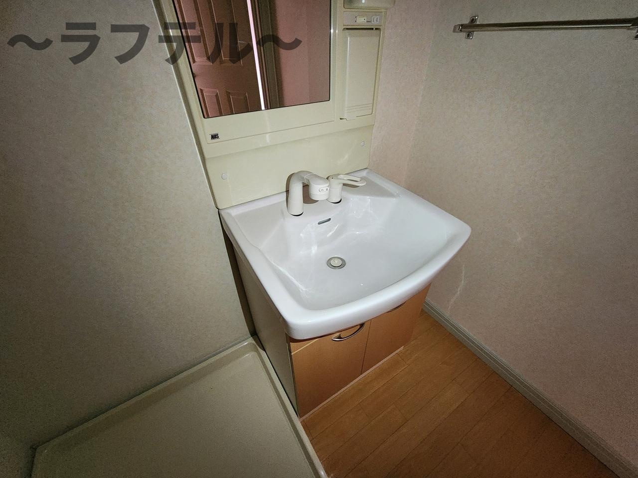 オーガスタAの独立洗面台|別部屋イメージ写真