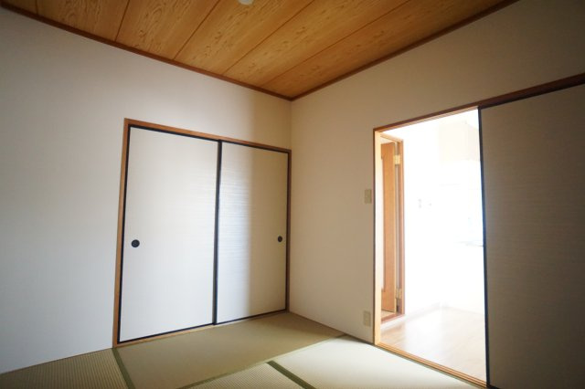 サンシャイン一番館の和室
