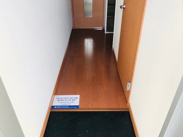 レオパレスベンデュールの玄関