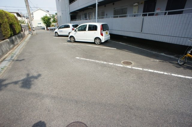 山善ハイツの駐車場