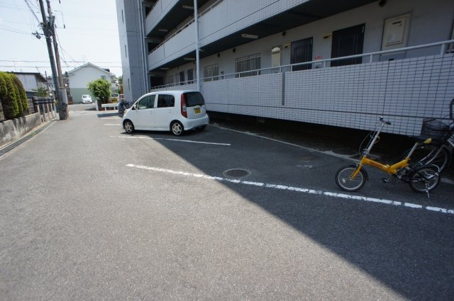 山善ハイツの駐車場