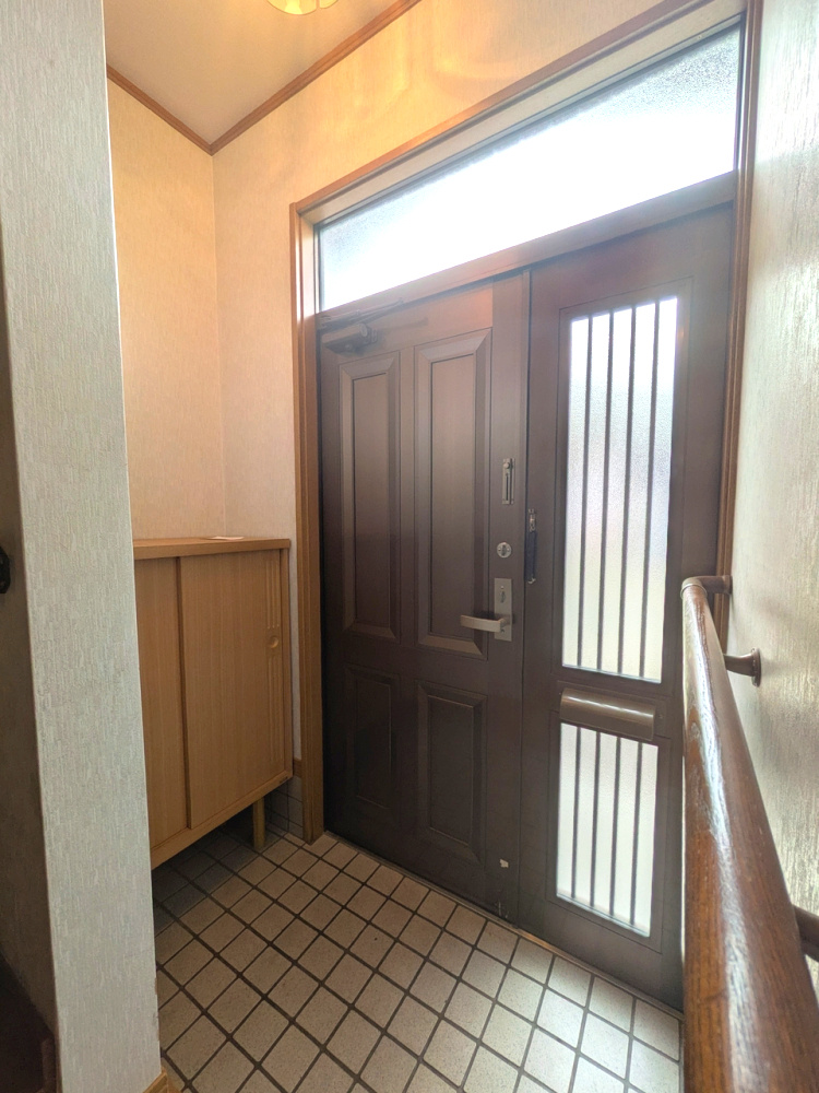御影中町2丁目戸建の玄関