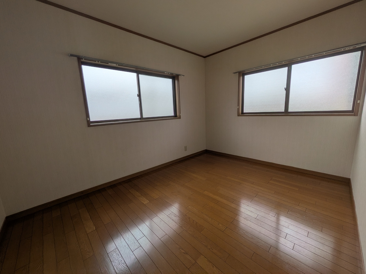 御影中町2丁目戸建の洋室