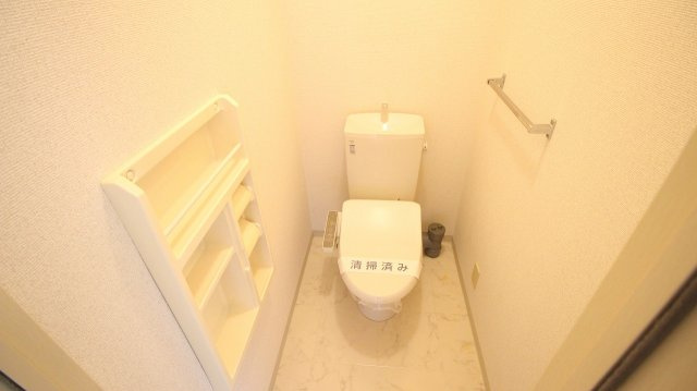 サミータウンEのトイレ|清潔感のあるトイレです