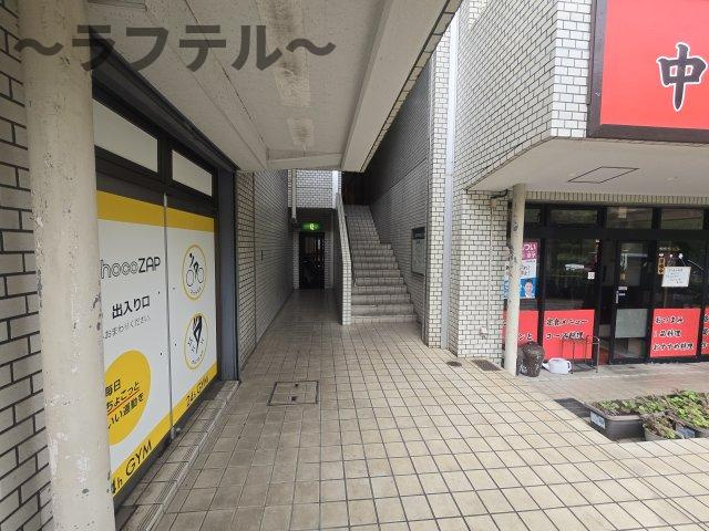 入間市河原町の賃貸マンションのエントランス
