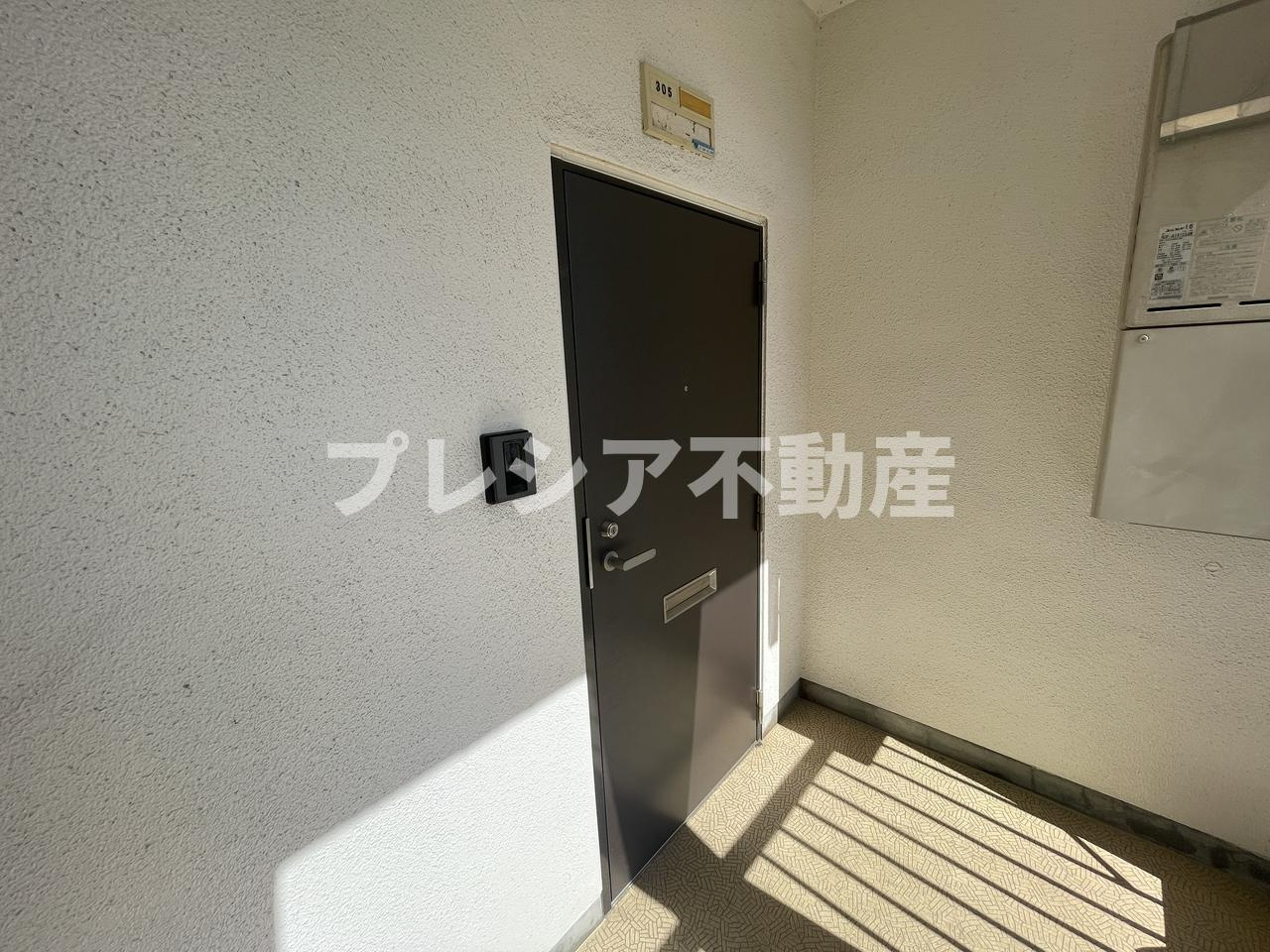 甲子園第2松並ハイツの玄関