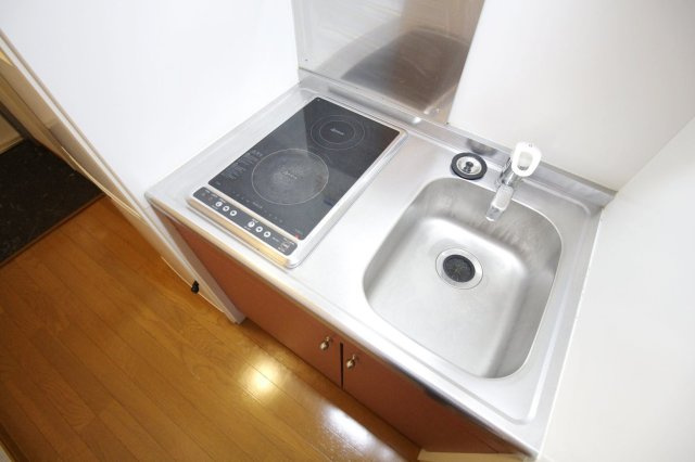 レオパレスフローレス州見台のキッチン|電気コンロ２口
