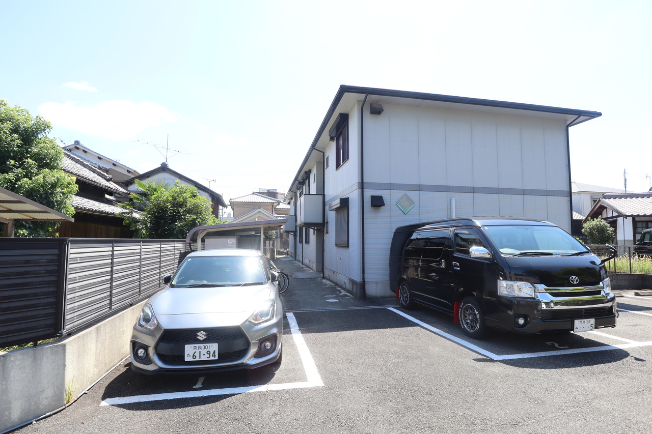 ベルメゾンの駐車場