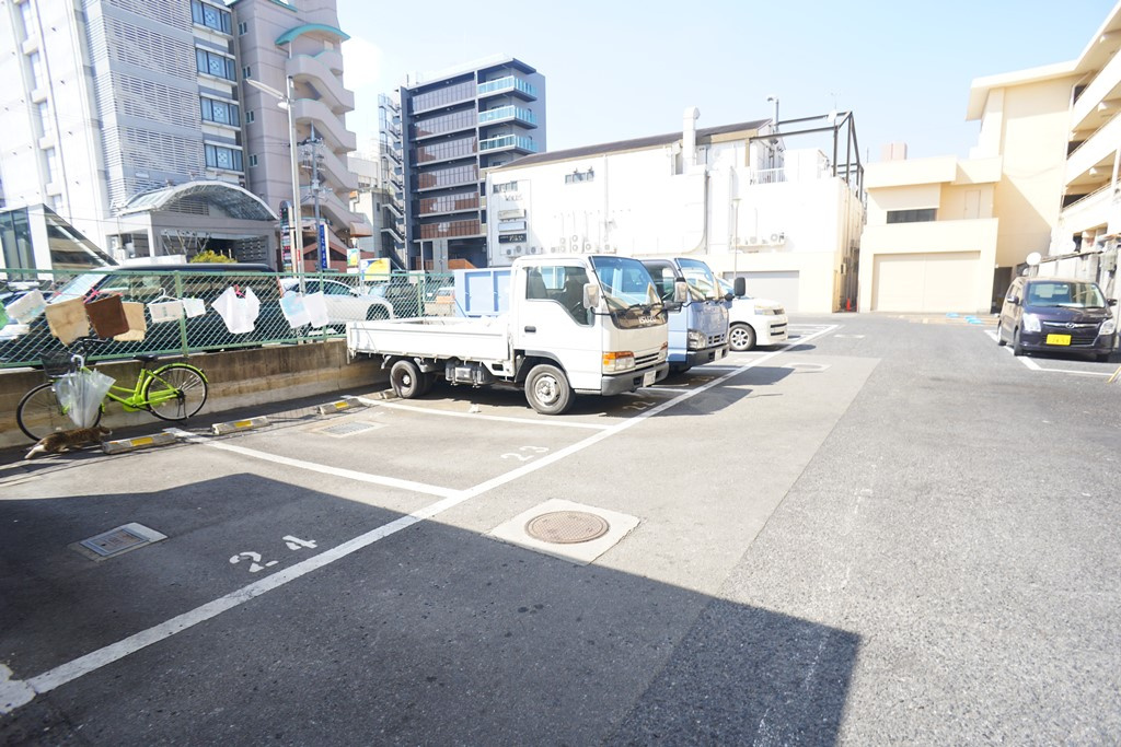 アルファコートの駐車場