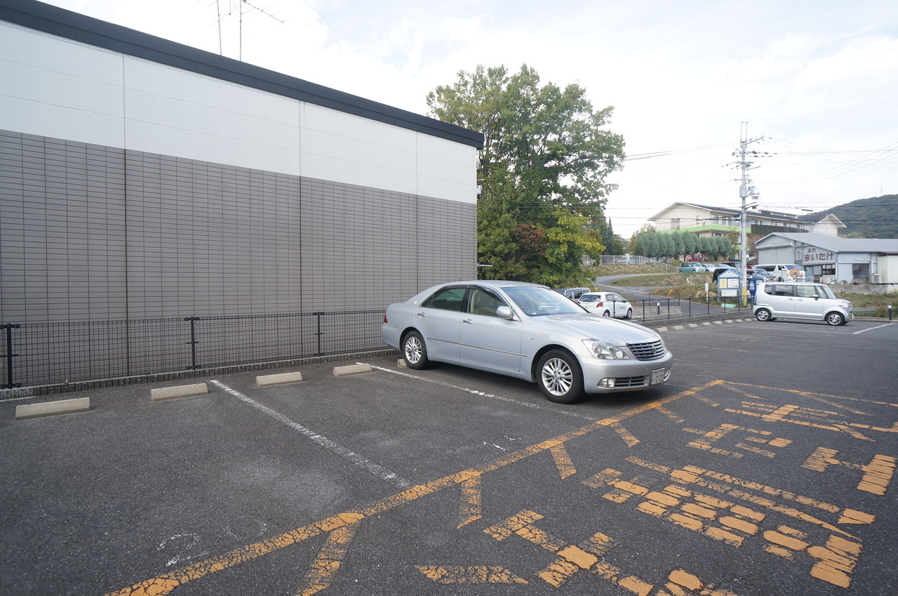 レオパレス関屋の駐車場