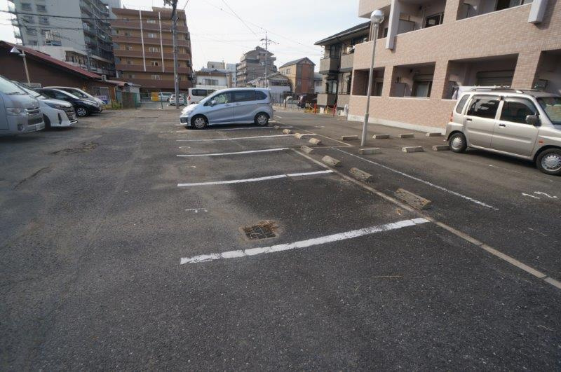 ルミエールドゥソレイユの駐車場