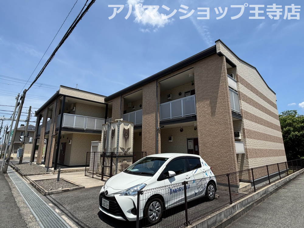 レオパレスカーサの外観