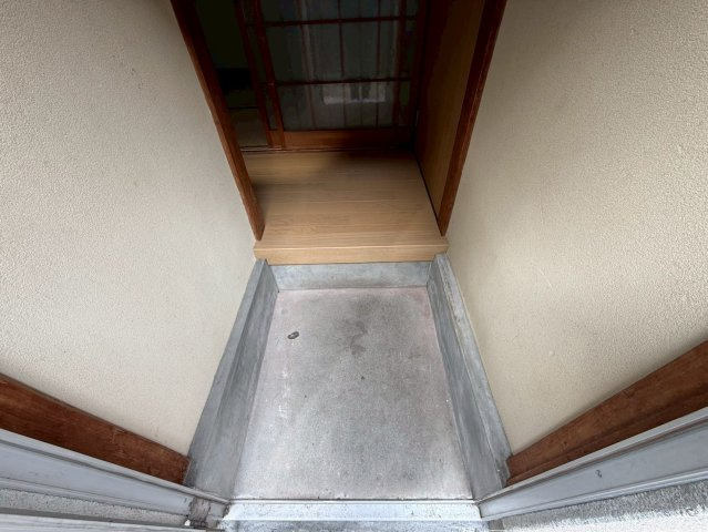 西田ハイツの玄関