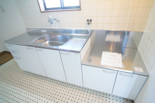 奈良市法蓮町の一戸建てのキッチン